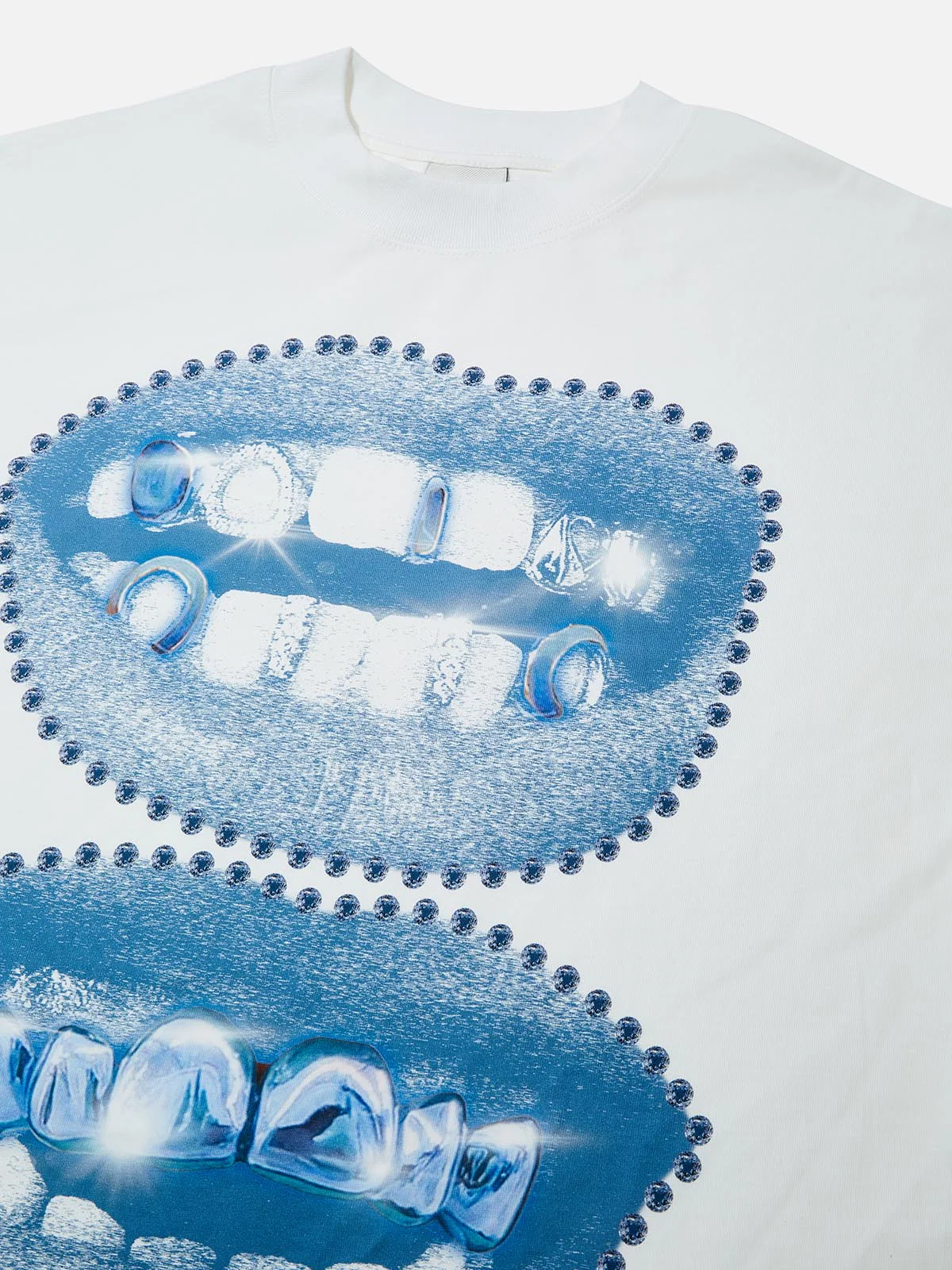 High-Quality Vintage Blue Lips Print 310g T-shirt - Image 4