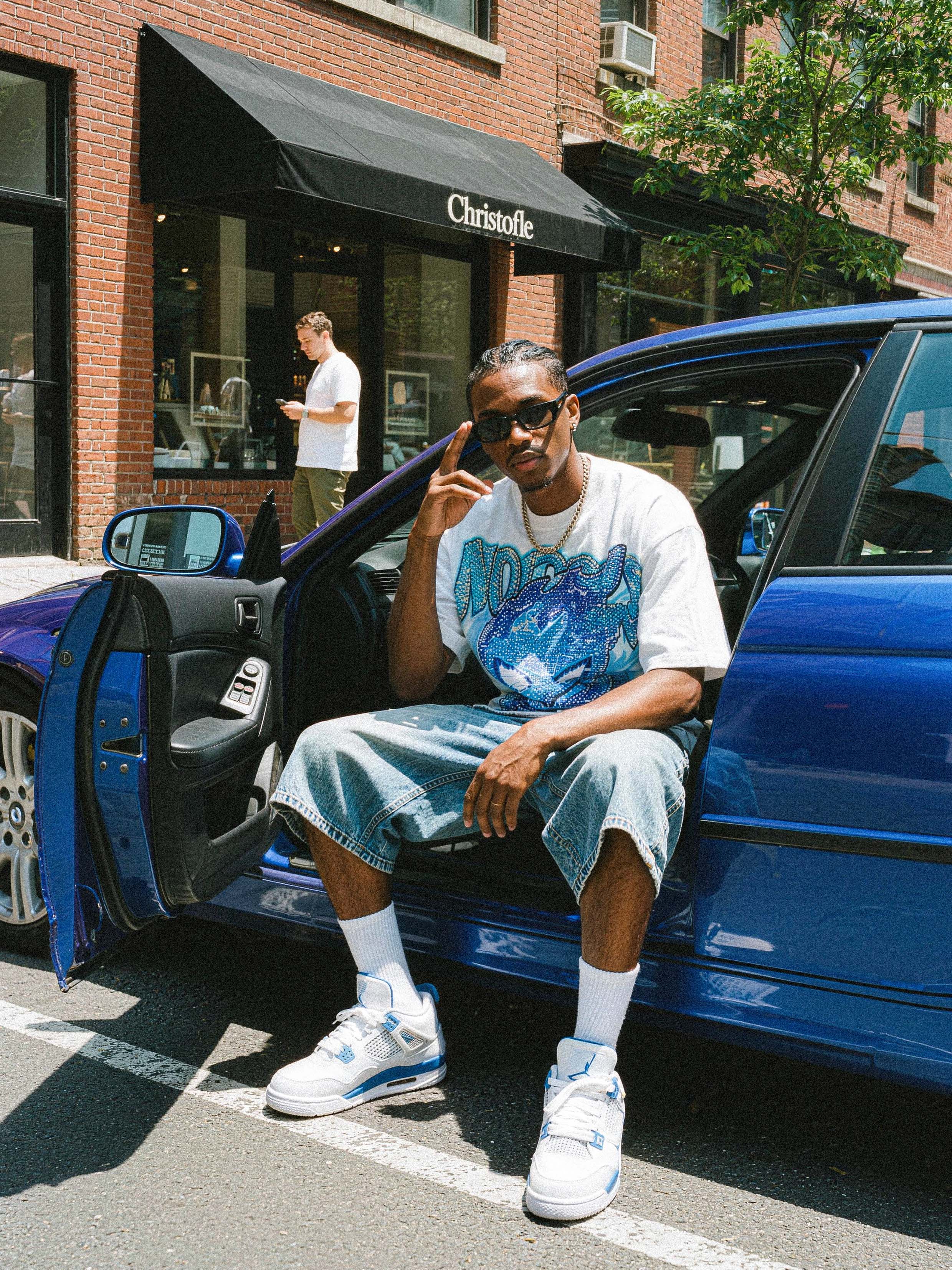 NOISSEY "BLUE ICE FLAME" ICED-OUT CHARACTER ART HEAVYWEIGHT T-SHIRT - Image 6