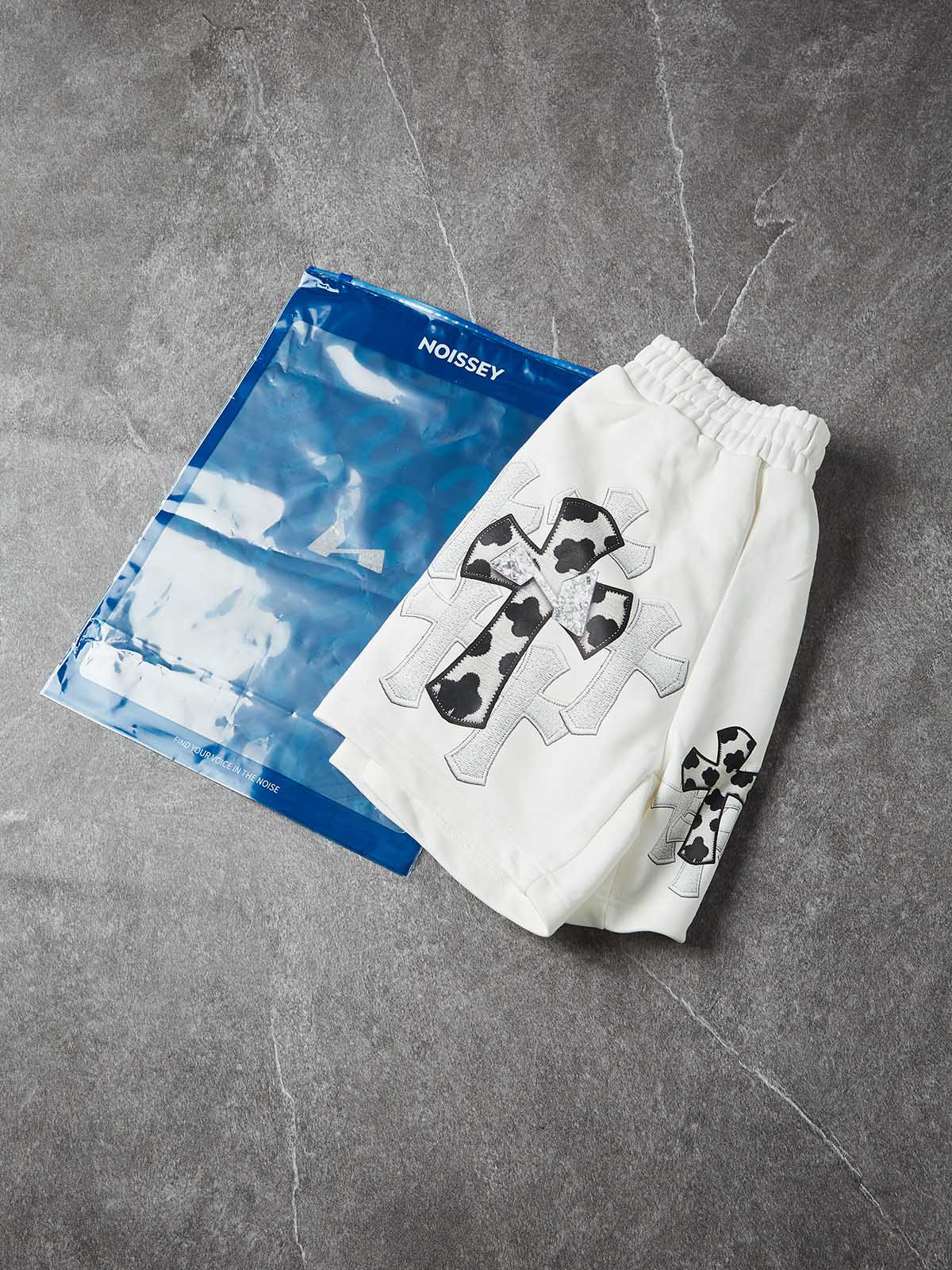 NOISSEY "COW CROSS" MONOCHROME APPLIQUÉ WIDE-LEG SHORTS - Image 5