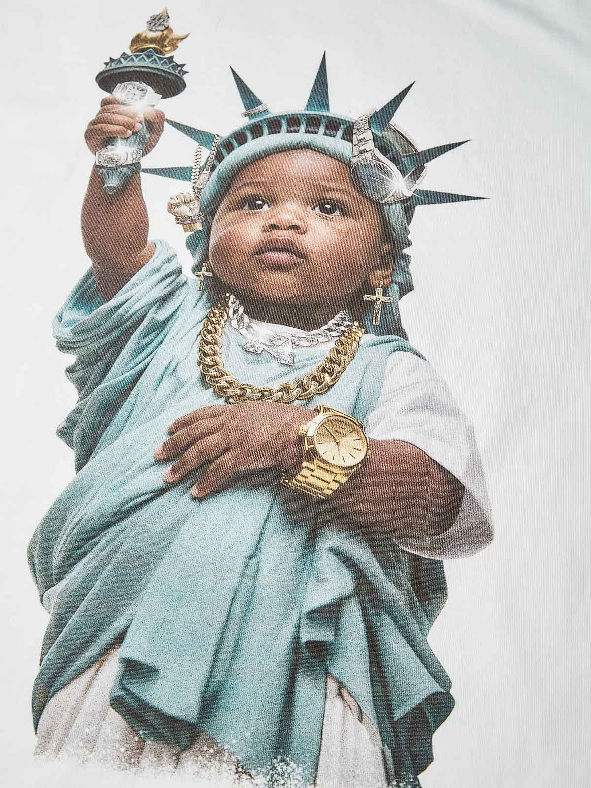 Statue of Liberty Kid Street Art Print T-Shirt - Image 6