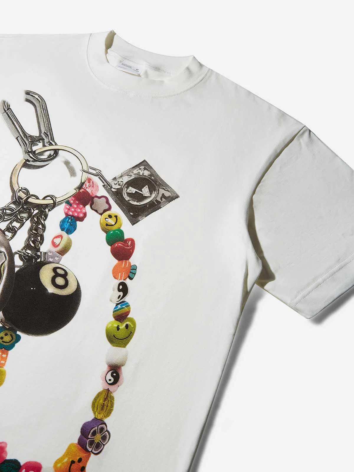 Y2K-Tamagotchi Vintage Keychain Print T-shirt - Image 5